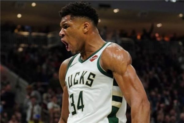 5分8篮板 5分8篮板